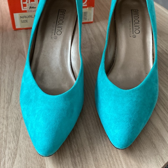 Bandolino Teal Suede Kitten Heels 8 1/2 - Picture 3 of 10
